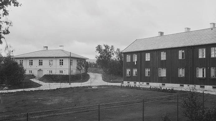 Nordlysobservatoriet og funksjonærboligen Fot_ Christian Hansen_Perspektivet Museum_red.jpg Nordlysobservatoriet står fortsatt ved Prestvannet på toppen av Tromsøya.